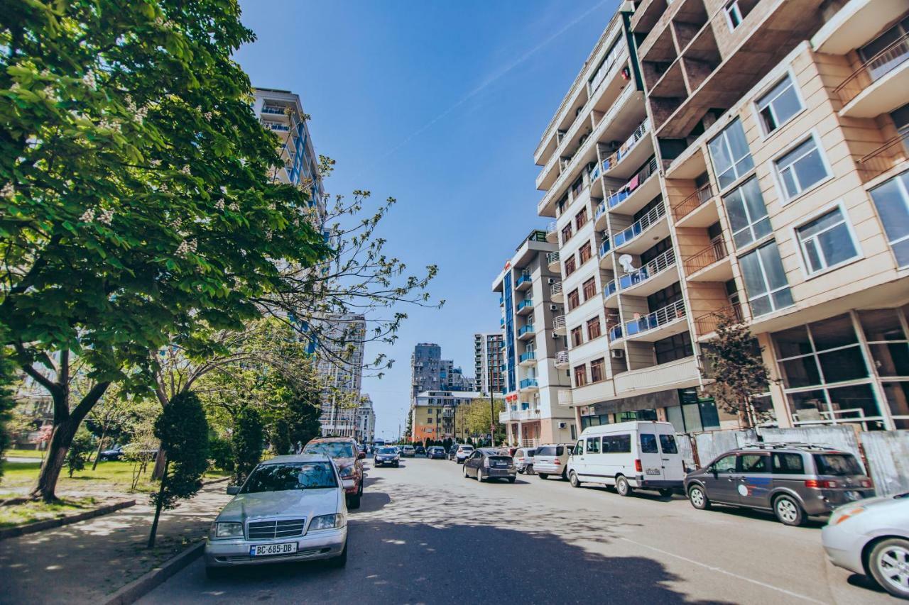 Apartment On Javakhishvili バトゥーミ エクステリア 写真
