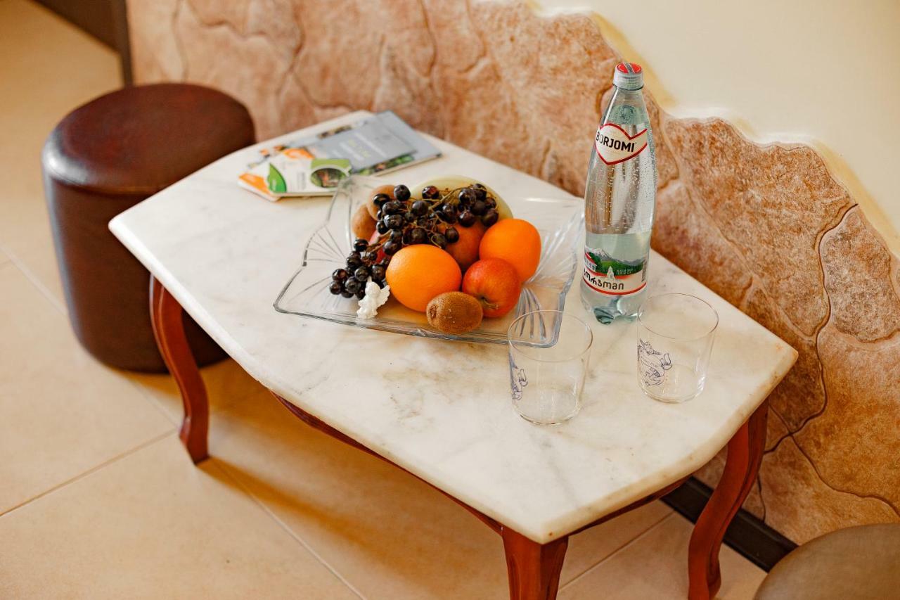 Apartment On Javakhishvili バトゥーミ エクステリア 写真