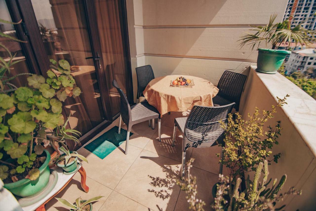 Apartment On Javakhishvili バトゥーミ エクステリア 写真
